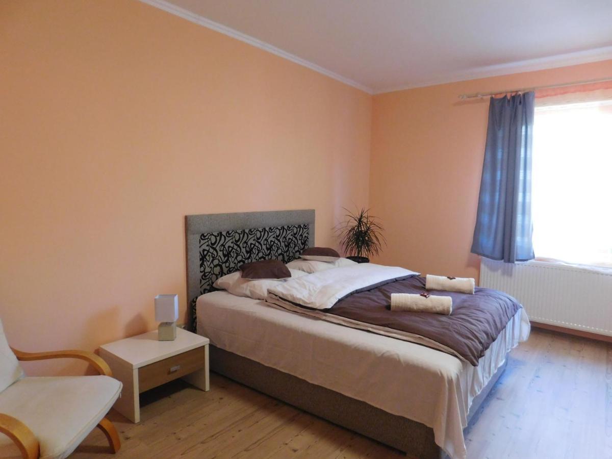 Lovas Vendégház Obanya Exterior foto